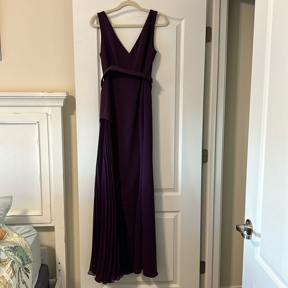 Badgley Mischka Women’s Pleated Detailed Lined Plum Gown / Size 6 / Brand NWT